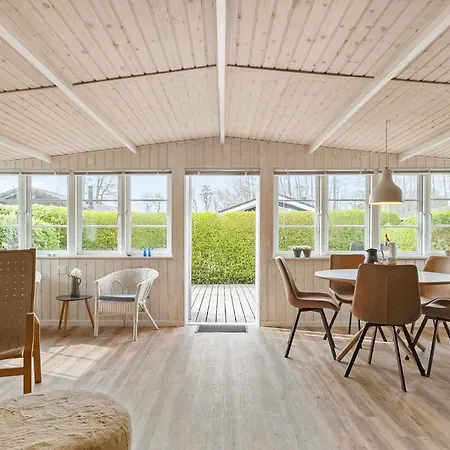 Lovely In Bjert With Kitchen Nyaraló Binderup Strand